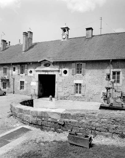 Rampe d'accès et porche d'entrée de l'usine. © Yves Sancey / Région Bourgogne-Franche-Comté, Inventaire du patrimoine - 1992