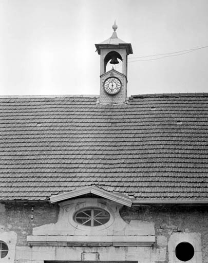 Fronton du porche et campanile. © Yves Sancey / Région Bourgogne-Franche-Comté, Inventaire du patrimoine - 1992