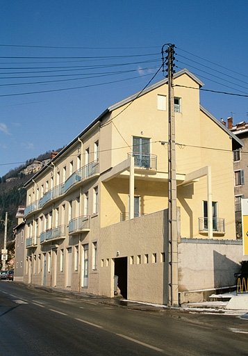 Façade antérieure de trois quarts droite. © Laurent Poupard / Région Bourgogne-Franche-Comté, Inventaire du patrimoine - 1992