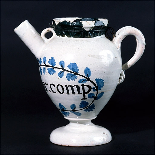 Vue d'ensemble d'une chevrette à décor bleu situé sous le goulot. © Yves Sancey / Région Bourgogne-Franche-Comté, Inventaire du patrimoine - 1992