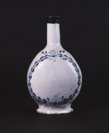 Vue d'ensemble d'une bouteille à décor grêle. © Yves Sancey / Région Bourgogne-Franche-Comté, Inventaire du patrimoine - 1992