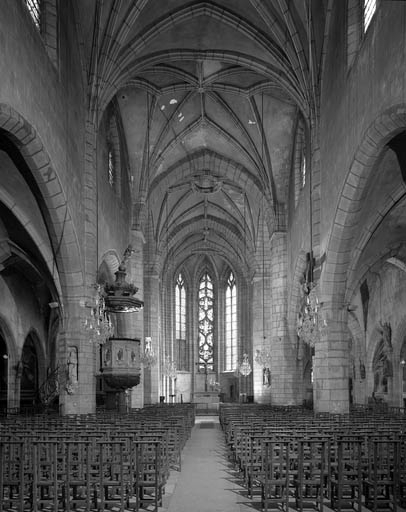 Intérieur : vue de la nef du choeur depuis le fond de la nef. © Yves Sancey / Région Bourgogne-Franche-Comté, Inventaire du patrimoine - 1992