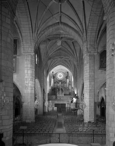 Intérieur : vue de la nef depuis le choeur. © Yves Sancey / Région Bourgogne-Franche-Comté, Inventaire du patrimoine - 1992