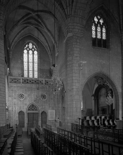 Intérieur : vue du bras gauche du transept. © Yves Sancey / Région Bourgogne-Franche-Comté, Inventaire du patrimoine - 1992