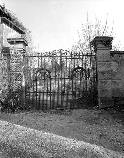 Grille d'entrée du site ancien. © Yves Sancey / Région Bourgogne-Franche-Comté, Inventaire du patrimoine - 1993