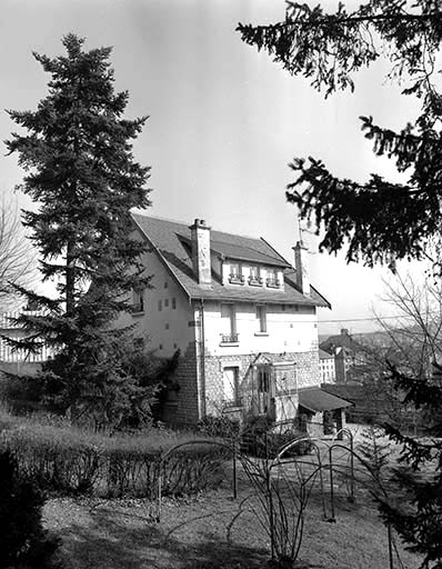 Façade antérieure du logement patronal, de trois quarts gauche. © Yves Sancey / Région Bourgogne-Franche-Comté, Inventaire du patrimoine - 1993