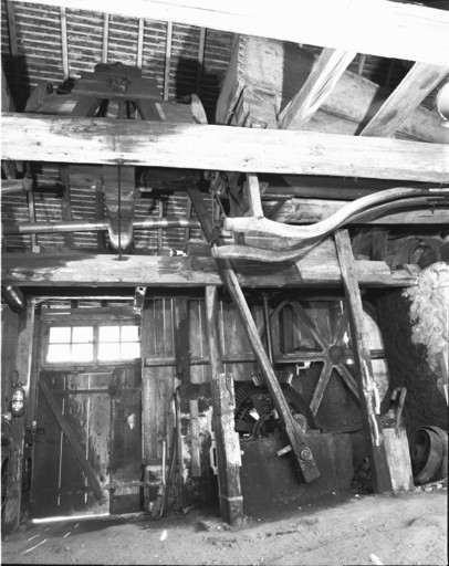 Vue du mécanisme des soufflets depuis le fond de l'atelier. © Yves Sancey / Région Bourgogne-Franche-Comté, Inventaire du patrimoine - 1993
