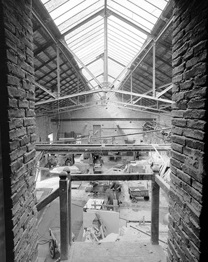 Intérieur de l'atelier central (débitage-polissage). © Yves Sancey / Région Bourgogne-Franche-Comté, Inventaire du patrimoine - 1993