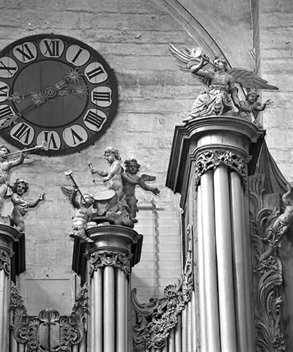 Partie supérieure de la tourelle droite. © Jérôme Mongreville / Région Bourgogne-Franche-Comté, Inventaire du patrimoine - 1993