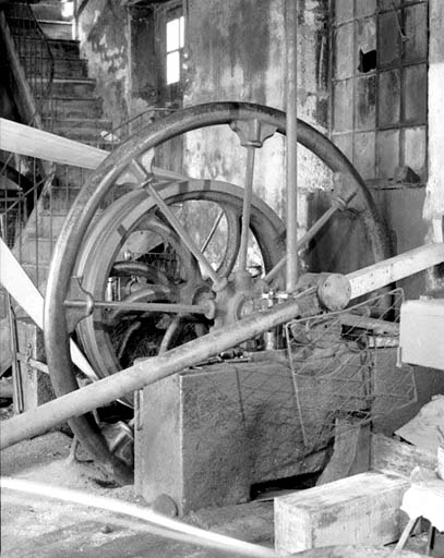Système d'entraînement : volant d'inertie. © Yves Sancey / Région Bourgogne-Franche-Comté, Inventaire du patrimoine - 1993