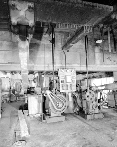 Systèmes de descente des châssis porte-lames.Bielle au premier plan. © Yves Sancey / Région Bourgogne-Franche-Comté, Inventaire du patrimoine - 1993