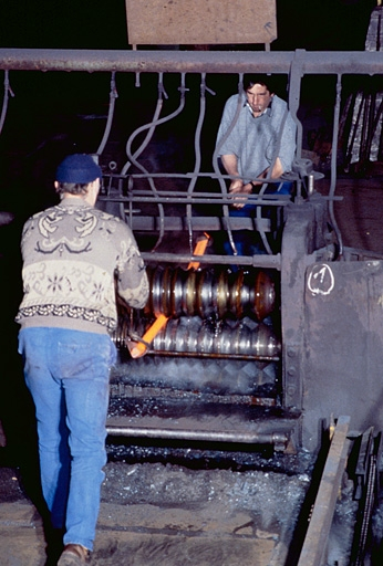 Laminoir : travail en cage de dégrossis. © Yves Sancey / Région Bourgogne-Franche-Comté, Inventaire du patrimoine - 1994