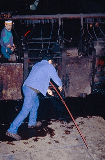 Laminoir : travail en cage refouleuse. © Yves Sancey / Région Bourgogne-Franche-Comté, Inventaire du patrimoine - 1994