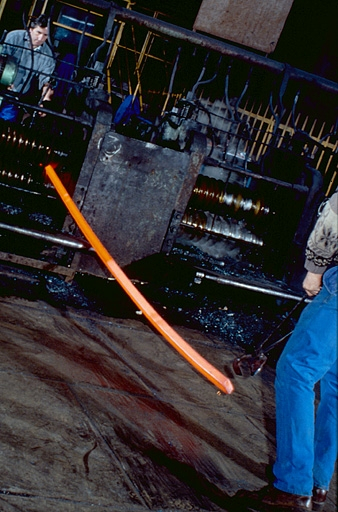 Laminoir : travail en cage de carré. © Yves Sancey / Région Bourgogne-Franche-Comté, Inventaire du patrimoine - 1994