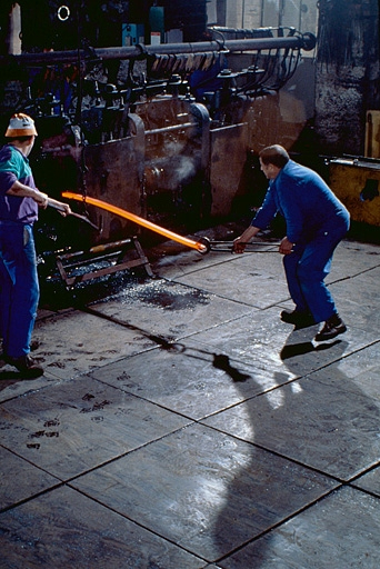 Laminoir : travail en cage avant. © Yves Sancey / Région Bourgogne-Franche-Comté, Inventaire du patrimoine - 1994