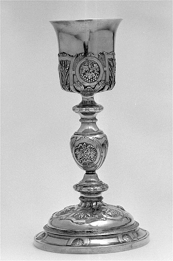 Le calice. © Jérôme Mongreville / Région Bourgogne-Franche-Comté, Inventaire du patrimoine - 1994 Le calice. © Jérôme Mongreville / Région Bourgogne-Franche-Comté, Inventaire du patrimoine - 1994