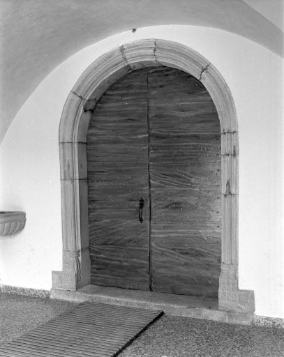 Le portail d'entrée de la nef. © Yves Sancey / Région Bourgogne-Franche-Comté, Inventaire du patrimoine - 1994 Le portail d'entrée de la nef. © Yves Sancey / Région Bourgogne-Franche-Comté, Inventaire du patrimoine - 1994