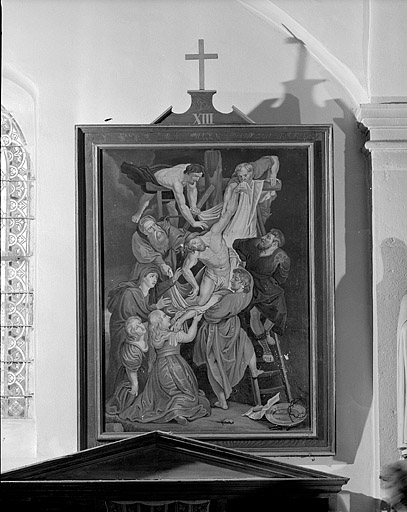 Treizième station : descente de croix. © Yves Sancey / Région Bourgogne-Franche-Comté, Inventaire du patrimoine - 1994 Treizième station : descente de croix. © Yves Sancey / Région Bourgogne-Franche-Comté, Inventaire du patrimoine - 1994