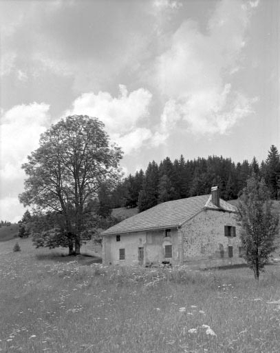 Façade antérieure et face droite. © Jérôme Mongreville / Région Bourgogne-Franche-Comté, Inventaire du patrimoine - 1994