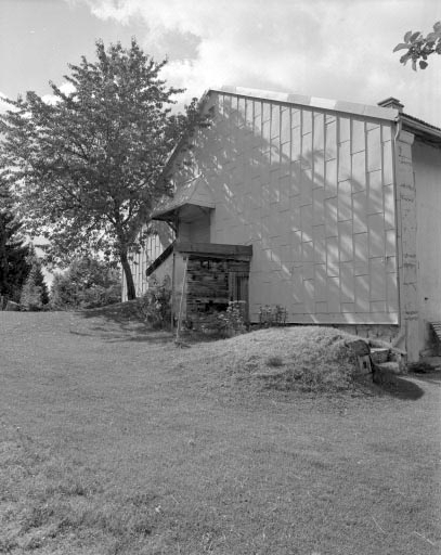 Face gauche recouverte d'un essentage de zinc. © Jérôme Mongreville / Région Bourgogne-Franche-Comté, Inventaire du patrimoine - 1994
