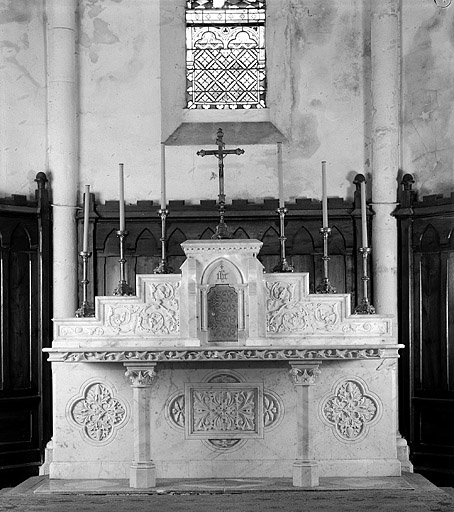 Le maître-autel et son tabernacle : vue générale. © Yves Sancey / Région Bourgogne-Franche-Comté, Inventaire du patrimoine - 1994 Le maître-autel et son tabernacle : vue générale. © Yves Sancey / Région Bourgogne-Franche-Comté, Inventaire du patrimoine - 1994