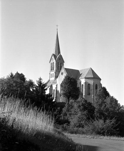Extérieur : abside et face sud. © Yves Sancey / Région Bourgogne-Franche-Comté, Inventaire du patrimoine - 1994 Extérieur : abside et face sud. © Yves Sancey / Région Bourgogne-Franche-Comté, Inventaire du patrimoine - 1994