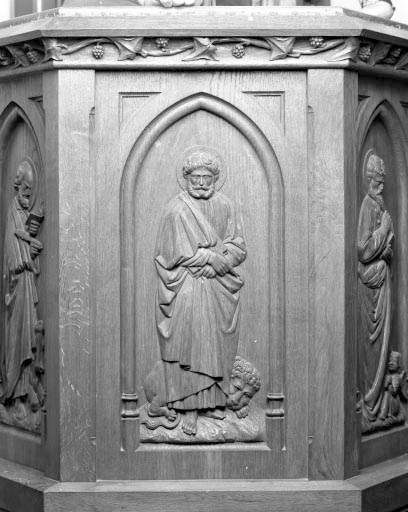 Troisième panneau de la cuve : saint Marc. © Yves Sancey / Région Bourgogne-Franche-Comté, Inventaire du patrimoine - 1994 Troisième panneau de la cuve : saint Marc. © Yves Sancey / Région Bourgogne-Franche-Comté, Inventaire du patrimoine - 1994