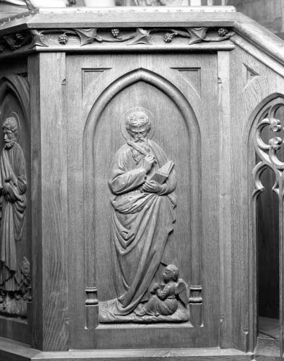 Quatrième panneau de la cuve : saint Matthieu. © Yves Sancey / Région Bourgogne-Franche-Comté, Inventaire du patrimoine - 1994 Quatrième panneau de la cuve : saint Matthieu. © Yves Sancey / Région Bourgogne-Franche-Comté, Inventaire du patrimoine - 1994