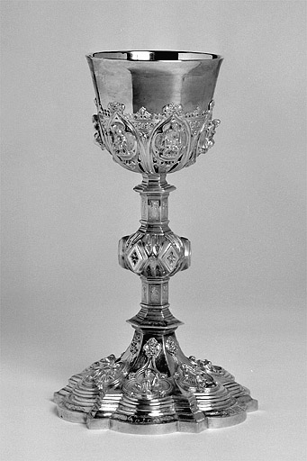 Vue générale du calice. © Yves Sancey / Région Bourgogne-Franche-Comté, Inventaire du patrimoine - 1994 Vue générale du calice. © Yves Sancey / Région Bourgogne-Franche-Comté, Inventaire du patrimoine - 1994