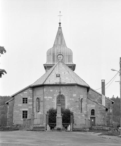 Extérieur : l'abside, vue de face. © Yves Sancey / Région Bourgogne-Franche-Comté, Inventaire du patrimoine - 1994 Extérieur : l'abside, vue de face. © Yves Sancey / Région Bourgogne-Franche-Comté, Inventaire du patrimoine - 1994