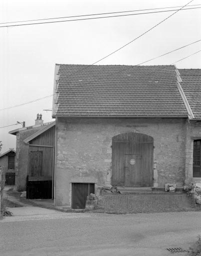 Façade postérieure de la ferme, sur la rue. © Jérôme Mongreville / Région Bourgogne-Franche-Comté, Inventaire du patrimoine - 1994