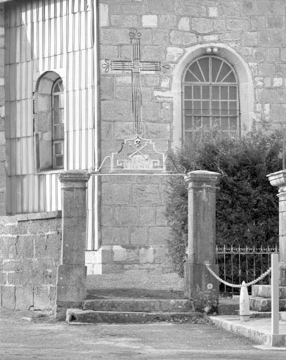 Le portail gauche du cimetière. © Jérôme Mongreville / Région Bourgogne-Franche-Comté, Inventaire du patrimoine - 1994 Le portail gauche du cimetière. © Jérôme Mongreville / Région Bourgogne-Franche-Comté, Inventaire du patrimoine - 1994