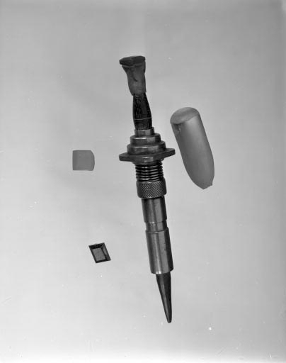 Bâton mécanique, étui diviseur et pierres synthétiques. © Jérôme Mongreville / Région Bourgogne-Franche-Comté, Inventaire du patrimoine - 1994