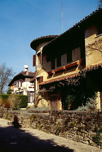 Façades antérieures des logements patronaux (O, P). © Yves Sancey / Région Bourgogne-Franche-Comté, Inventaire du patrimoine - 1994
