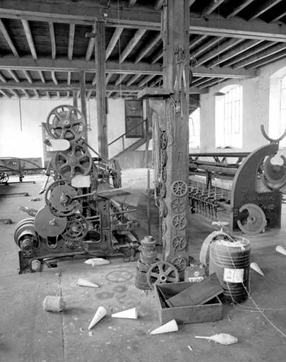 Moulineuses non étudiées.Moulineuse Fouvez à gauche, Ryo-Catteau à droite. © Yves Sancey / Région Bourgogne-Franche-Comté, Inventaire du patrimoine - 1994