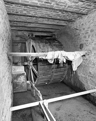 Petite roue hydraulique. © Yves Sancey / Région Bourgogne-Franche-Comté, Inventaire du patrimoine - 1994