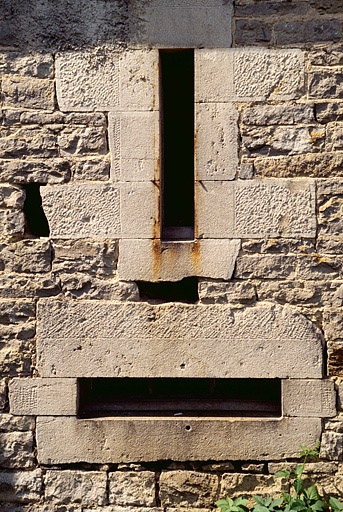 Fenêtres de la chambre à lait, mur ouest. © Jérôme Mongreville / Région Bourgogne-Franche-Comté, Inventaire du patrimoine - 1995
