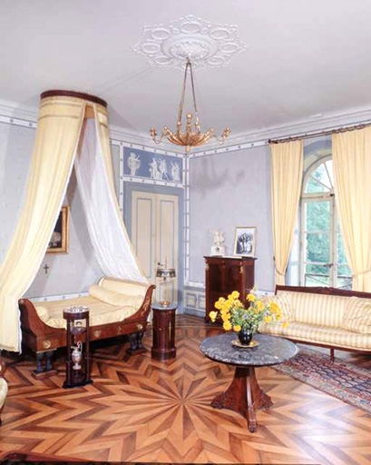 Intérieur : chambre dite de Monseigneur, partie gauche avec fenêtre. © Yves Sancey / Région Bourgogne-Franche-Comté, Inventaire du patrimoine - 1995
