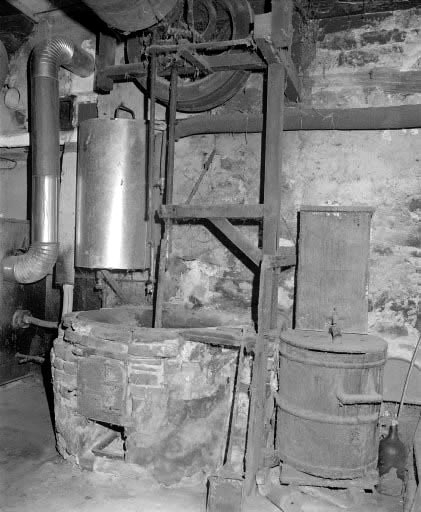 Chaudière.Permet de cuire la mouture sortie des meules. © Jérôme Mongreville / Région Bourgogne-Franche-Comté, Inventaire du patrimoine - 1995