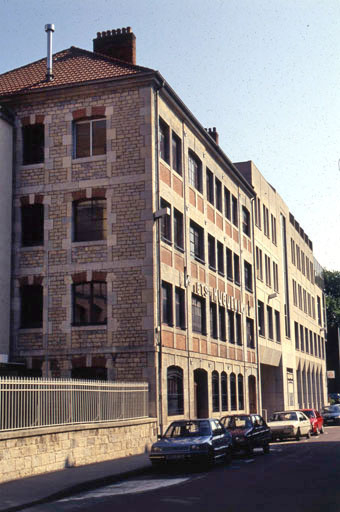 Façade antérieure : de trois quarts gauche. © Jérôme Mongreville / Région Bourgogne-Franche-Comté, Inventaire du patrimoine - 1996