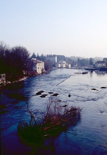 Vue d'ensemble depuis le nord. © Jérôme Mongreville / Région Bourgogne-Franche-Comté, Inventaire du patrimoine - 1996