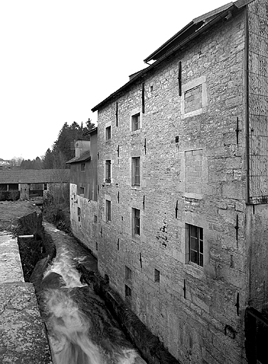 Façade sur le ruisseau de la Raillette. © Jérôme Mongreville / Région Bourgogne-Franche-Comté, Inventaire du patrimoine - 1996