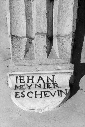 Deuxième culot nord de la voûte du vaisseau central de l'église. © Yves Sancey / Région Bourgogne-Franche-Comté, Inventaire du patrimoine - 1996