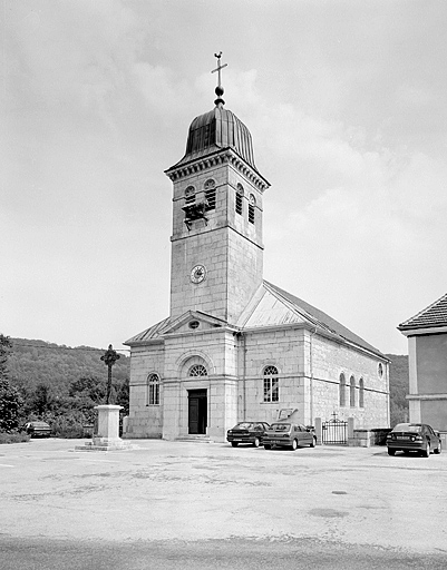 Façade antérieure et face droite. © Yves Sancey / Région Bourgogne-Franche-Comté, Inventaire du patrimoine - 1996