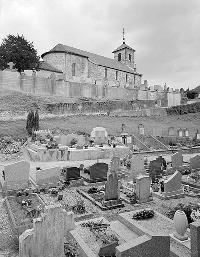 Face nord et abside vus depuis le cimetière. © Yves Sancey / Région Bourgogne-Franche-Comté, Inventaire du patrimoine - 1996