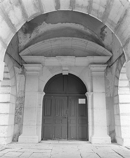 Le portail d'entrée de la nef. © Yves Sancey / Région Bourgogne-Franche-Comté, Inventaire du patrimoine - 1996