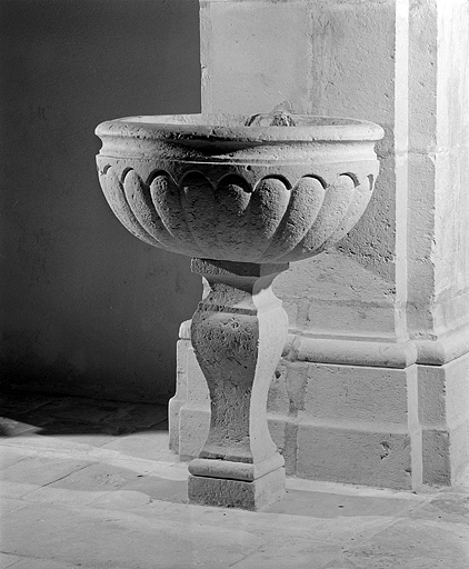 Vue d'un bénitier. © Yves Sancey / Région Bourgogne-Franche-Comté, Inventaire du patrimoine - 1996