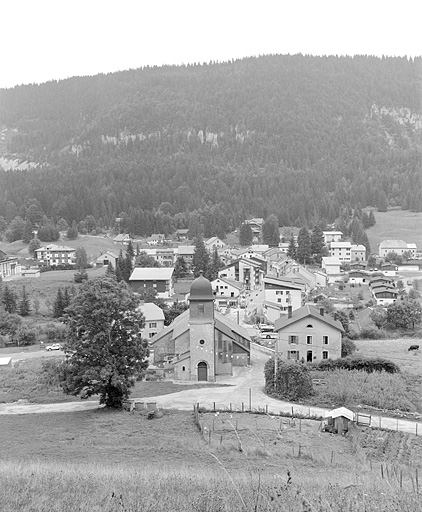 Vue de situation depuis l'ouest (vue verticale). © Yves Sancey / Région Bourgogne-Franche-Comté, Inventaire du patrimoine - 1996