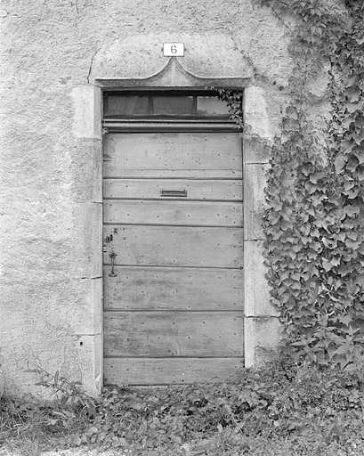 Détail de la porte d'entrée de la ferme. © Jérôme Mongreville / Région Bourgogne-Franche-Comté, Inventaire du patrimoine - 1996