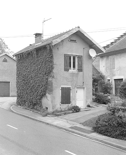 La buanderie aménagée en logis. © Jérôme Mongreville / Région Bourgogne-Franche-Comté, Inventaire du patrimoine - 1996